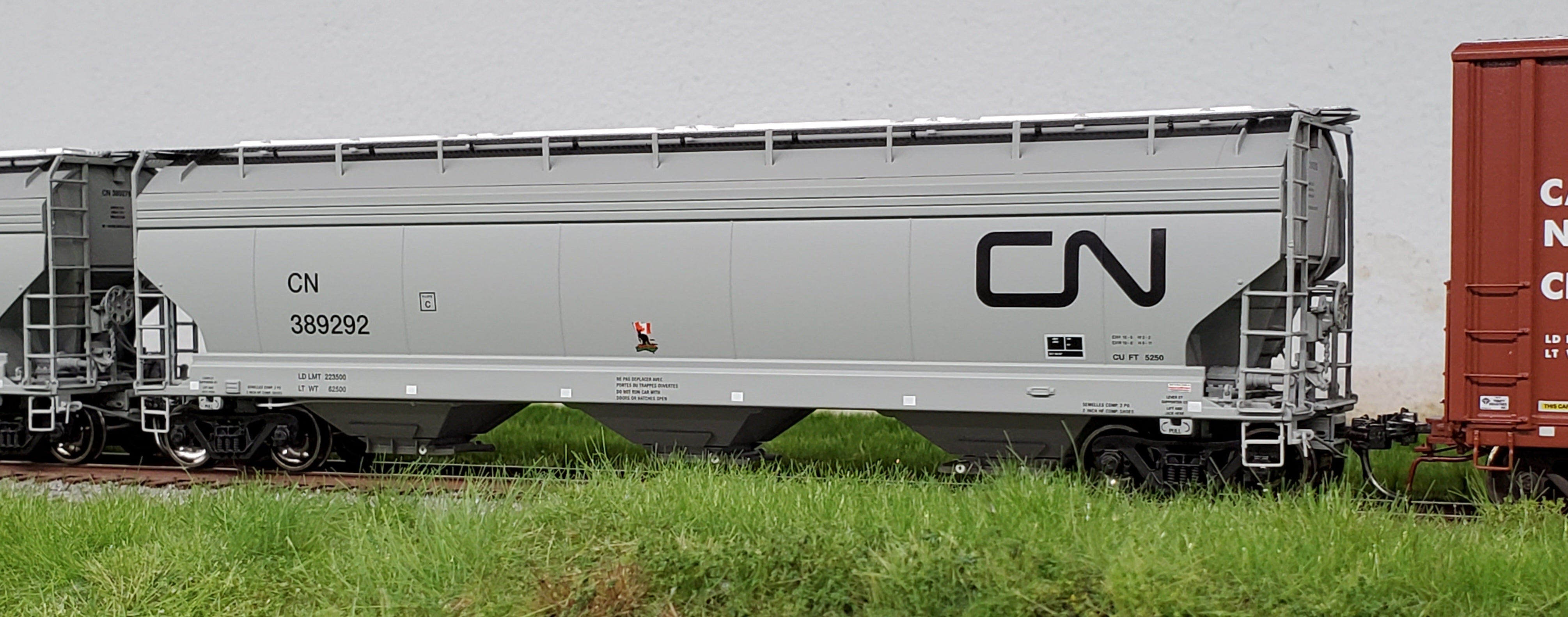 HO Trenton 5250 Hopper CN Late Black